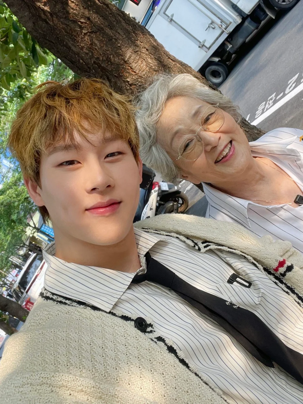 金英玉與週憲的合照