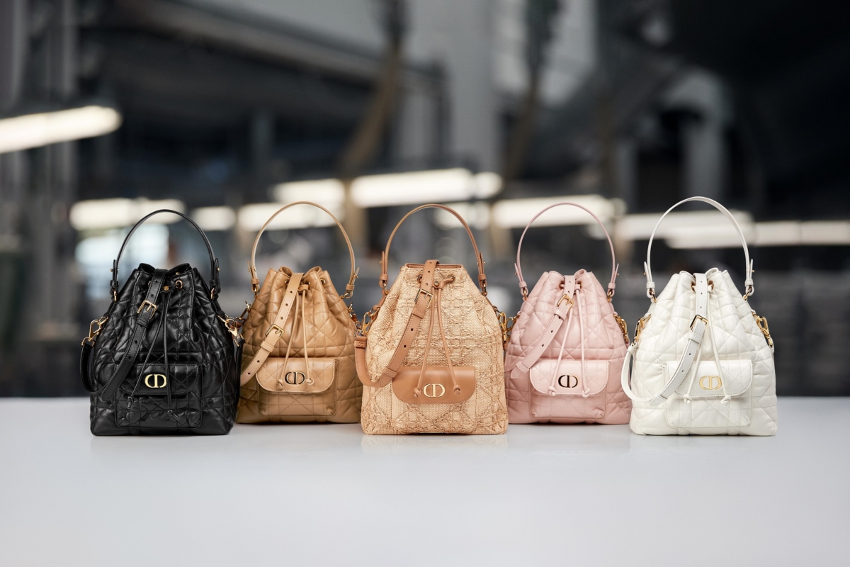 Dior Caro迷你水桶包白色籐格紋小羊皮迷你水桶包，NT$100,000