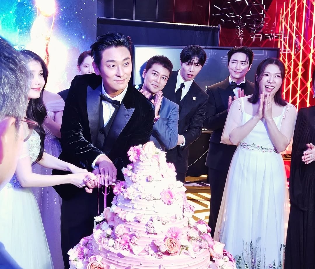 照片裡秋英宇的表情實在太有戲了XD