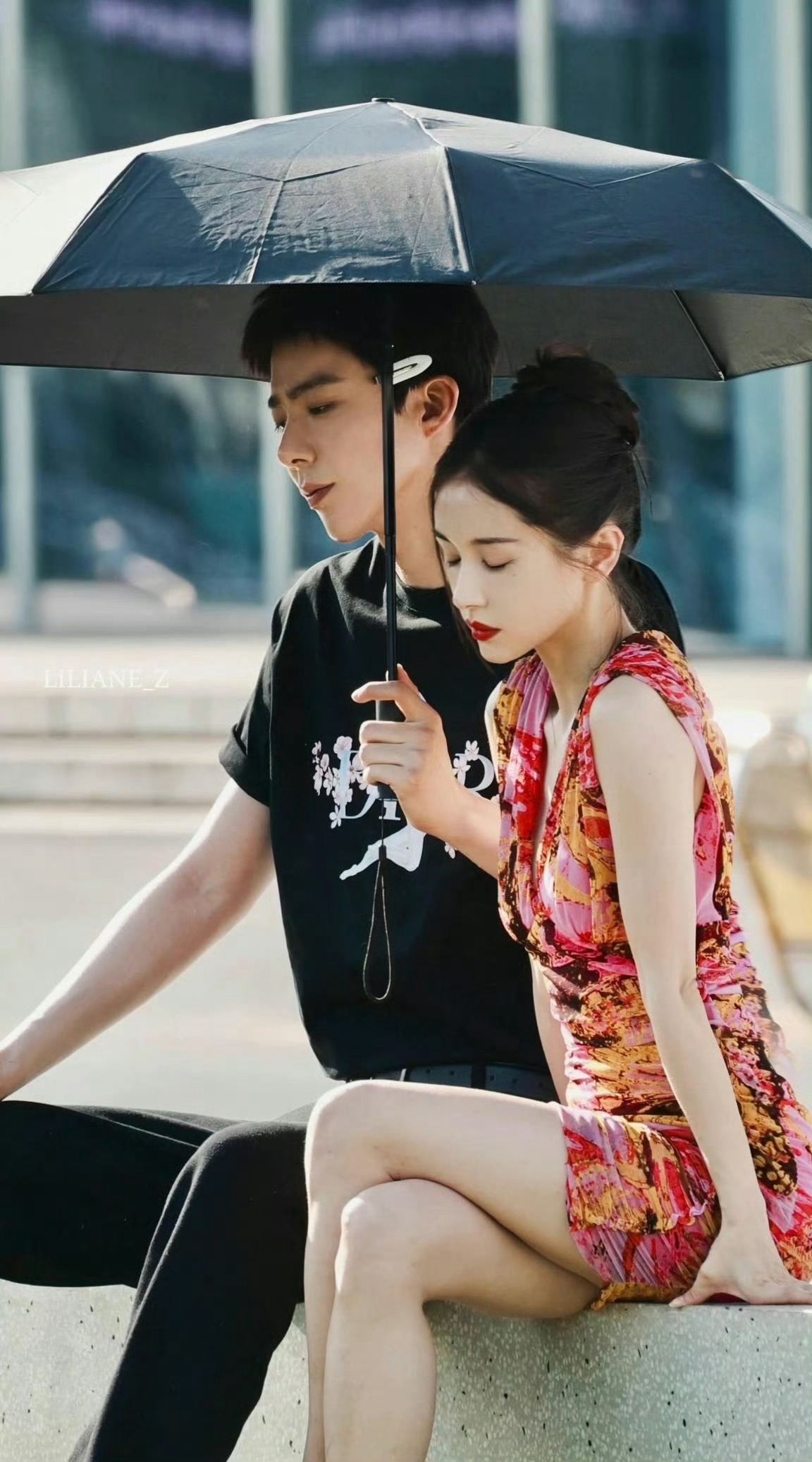 《玫瑰叢生》路透照。