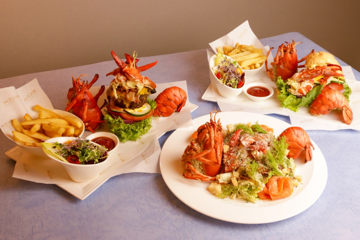 維多麗亞酒店悉心呈現匠心獨具的龍蝦盛宴，邀您一同品味極致鮮蝦風味。