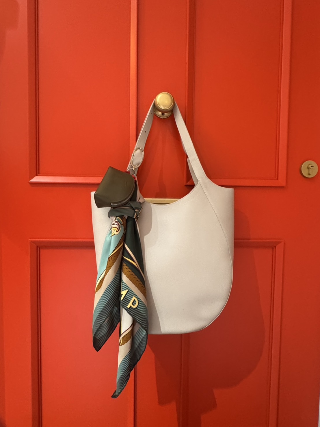 Longchamp 以「從巴黎到倫敦」為題，描繪一段充滿探索精神的秋冬旅程。