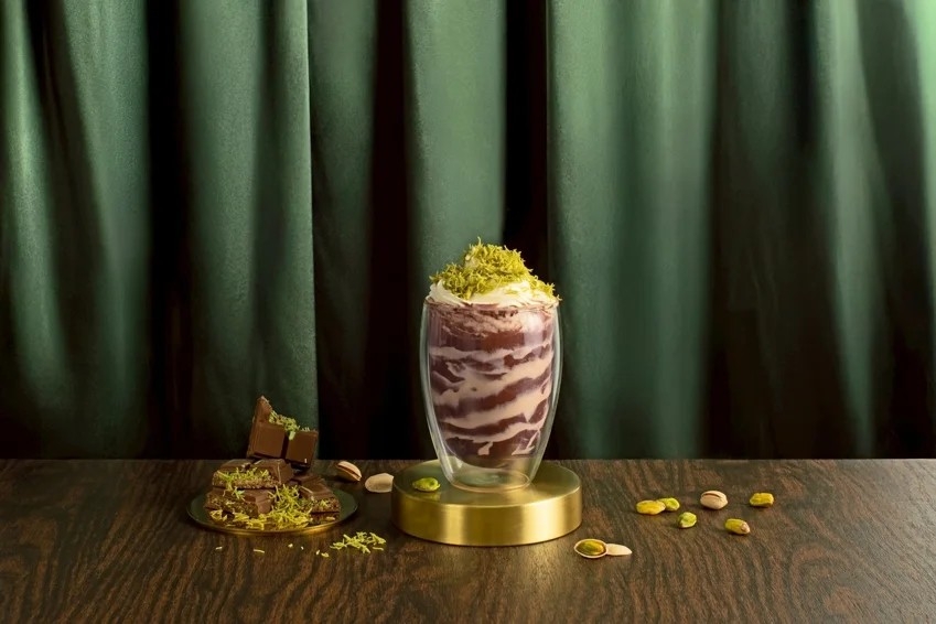 淺嚐「杜拜巧克力輕乳」，體驗奢華味覺饗宴。