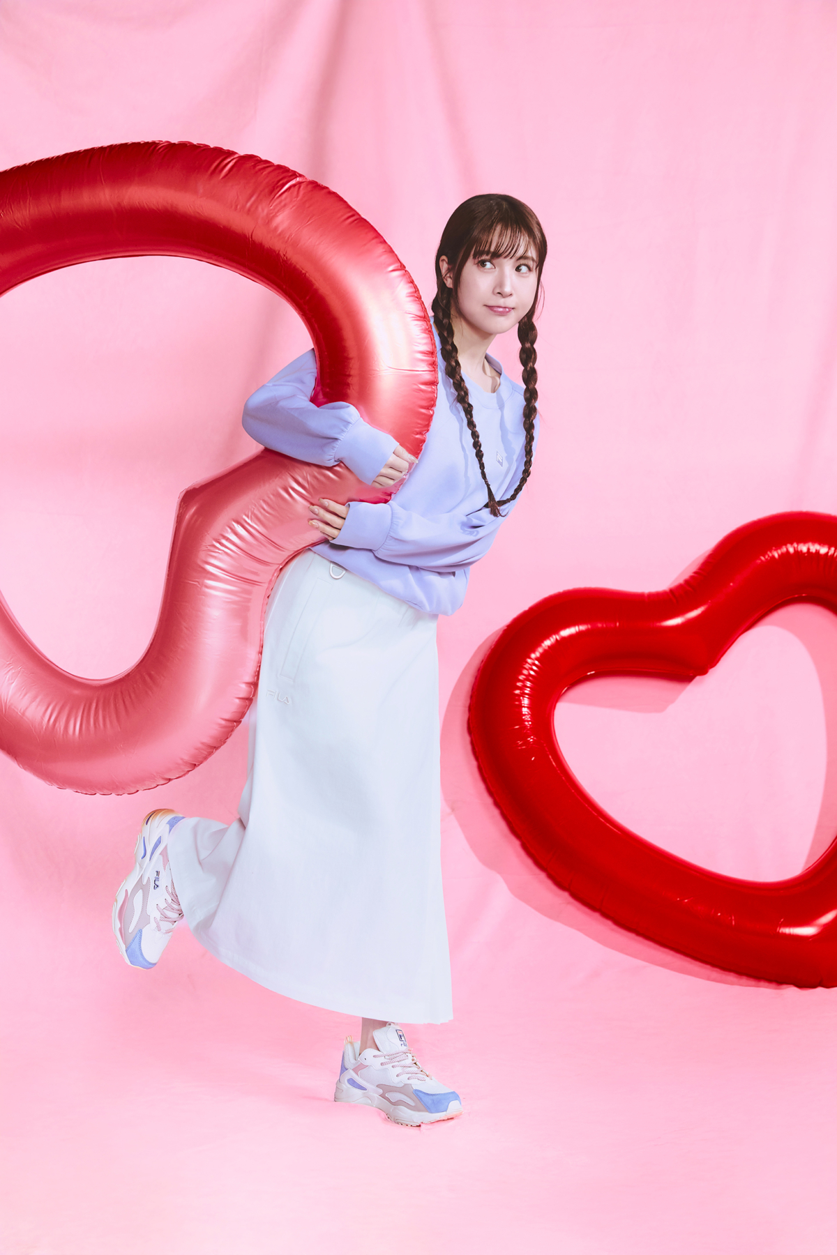 FILA特別邀請人氣樂天女孩孟潔擔任形象大使，演繹甜美爆棚的戀愛穿搭。