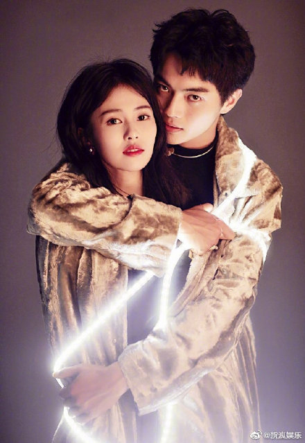 許凱與白鹿曾經因一雙高跟鞋被爆出同居情。