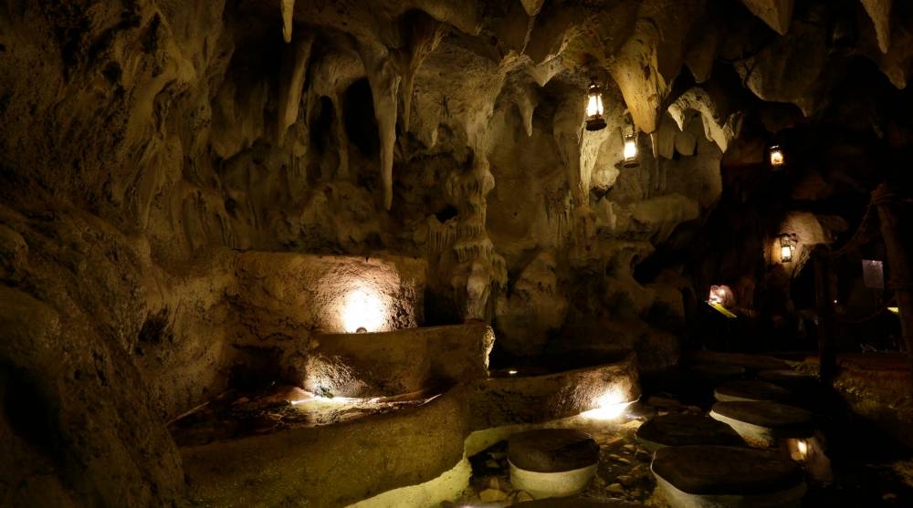 納拉庫特巖洞,以其獨特的洞穴景觀和棲息其中的各種夜行動物而聞名。