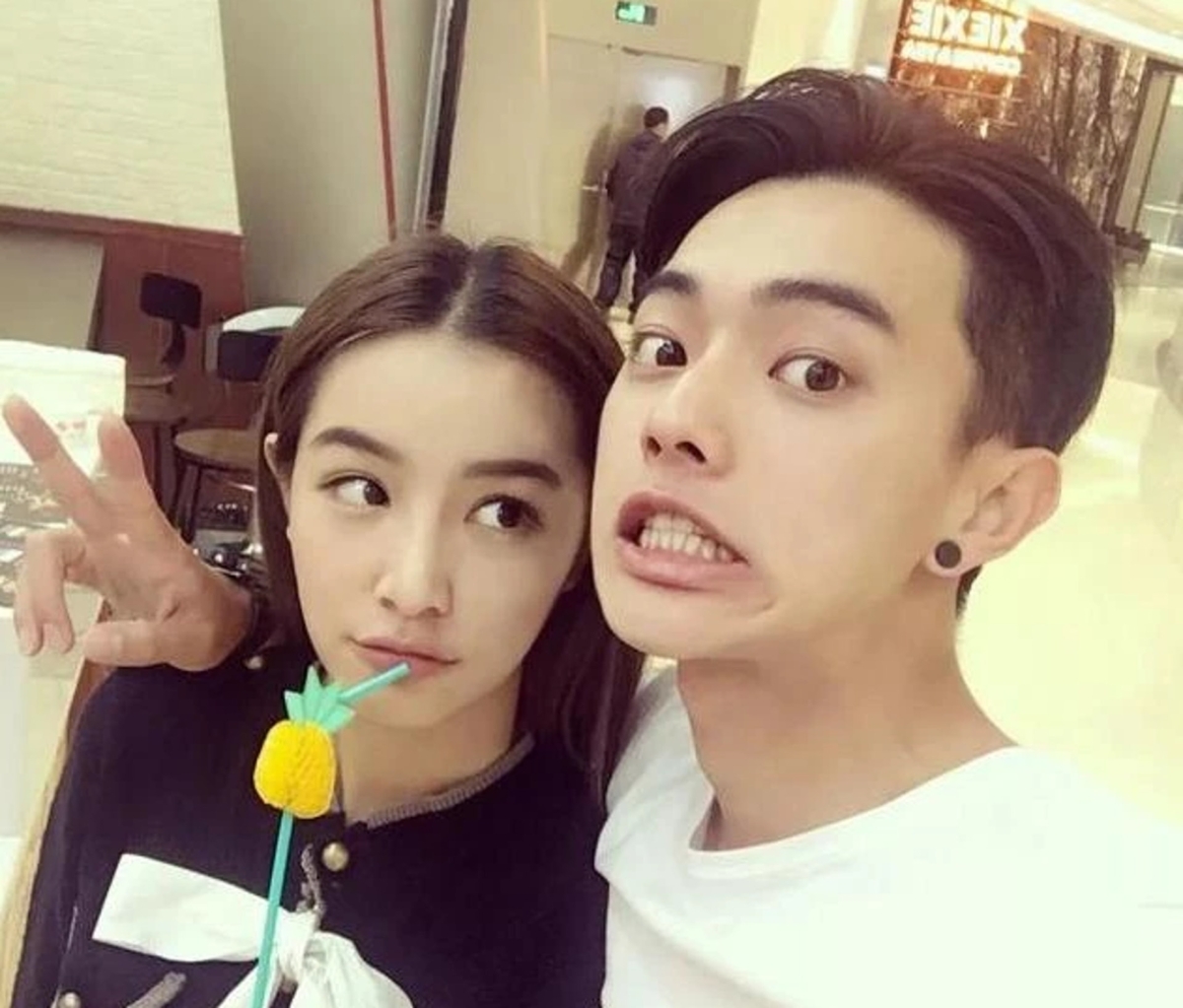 許凱與前女友張楠曾在《尚食》扮演一對夫妻。