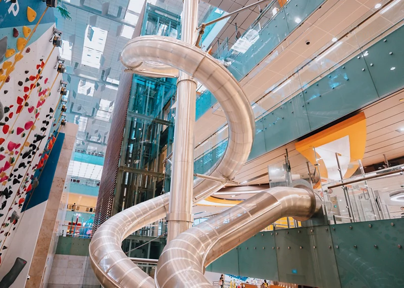 The Slide@T3是全球機場內最高的滑梯。