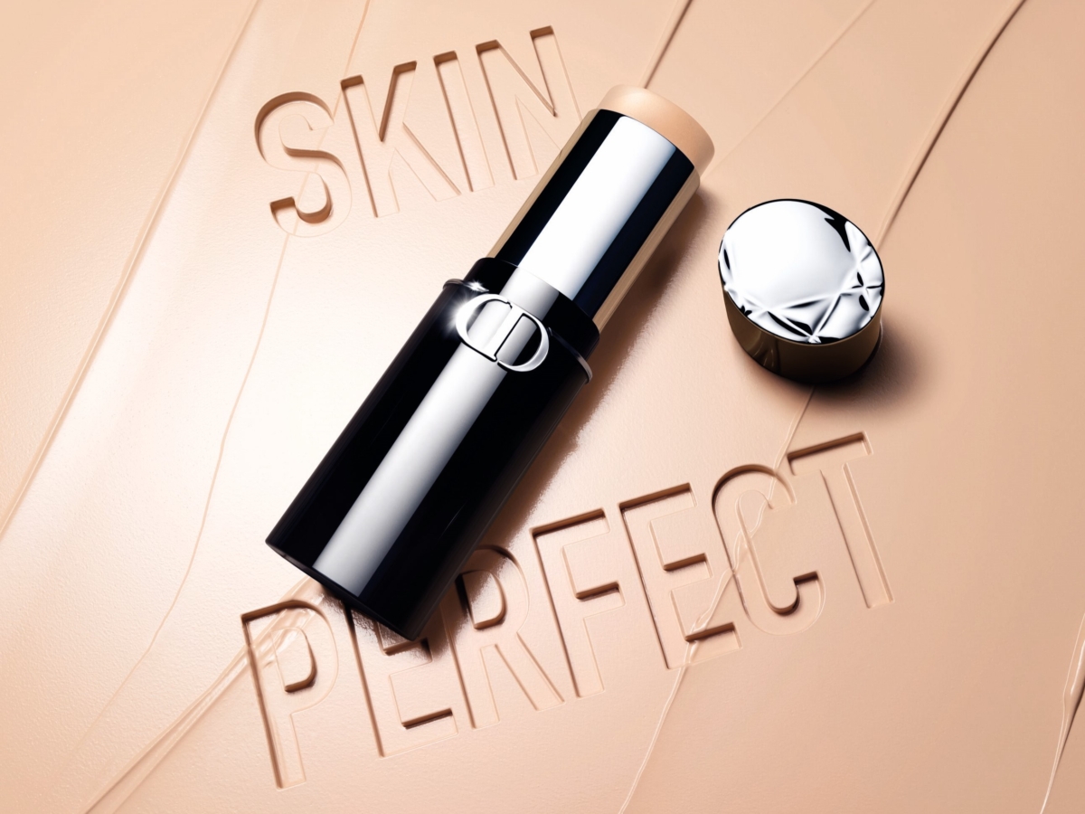 靜奢感「底妝」推薦05：DIOR 迪奧超完美持久粉底棒 NT$2,450