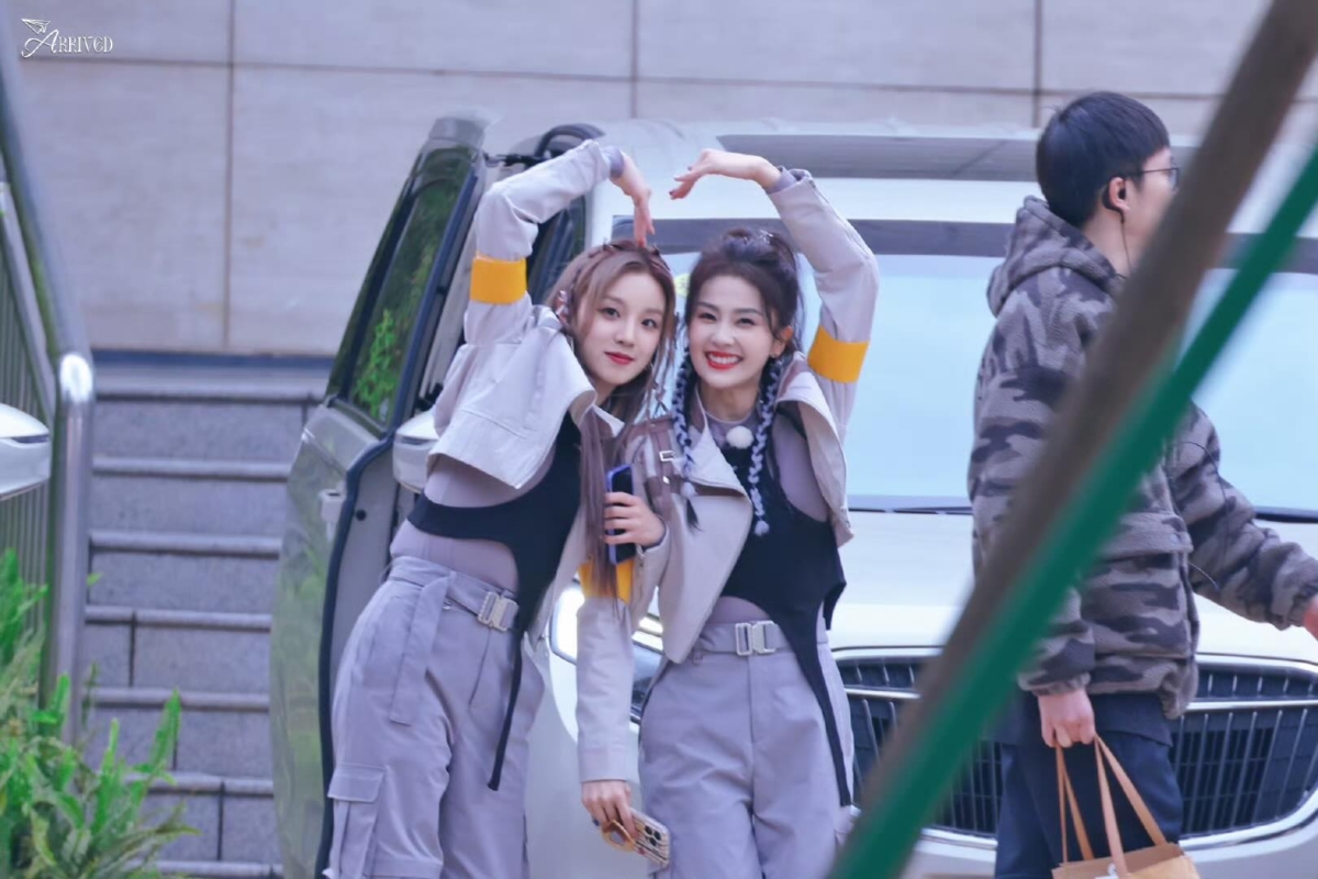 宋雨琦、白鹿因主持綜藝節目《奔跑吧》結緣。