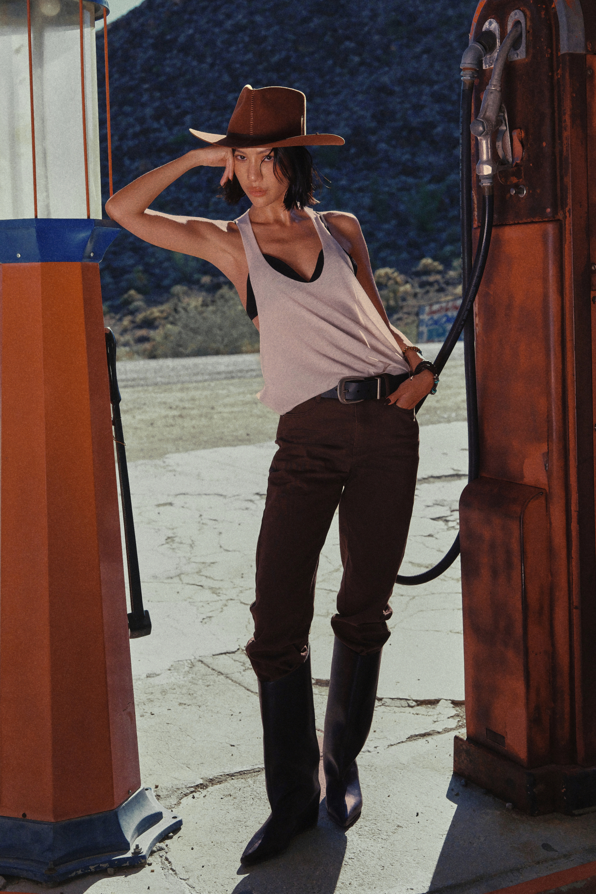 Doe：Molly 低腰窄管褲：建議售價 $2,580 / 深咖.黑XS.XS+.S.S+.M.M+