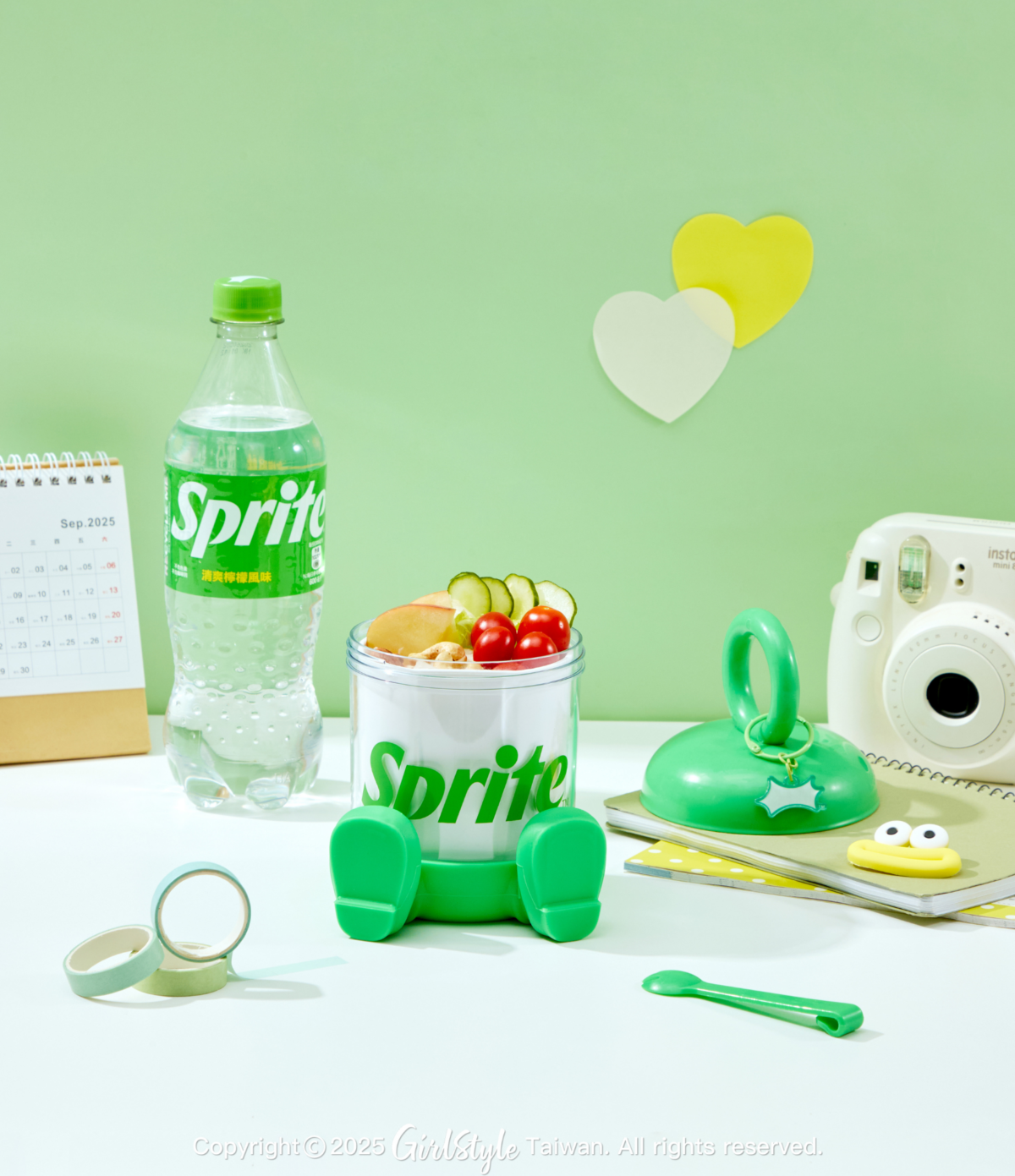 可愛造型杯裝沙拉或水果不怕外漏，搭配冰涼雪碧，清爽氣泡瞬間補足午後元氣！