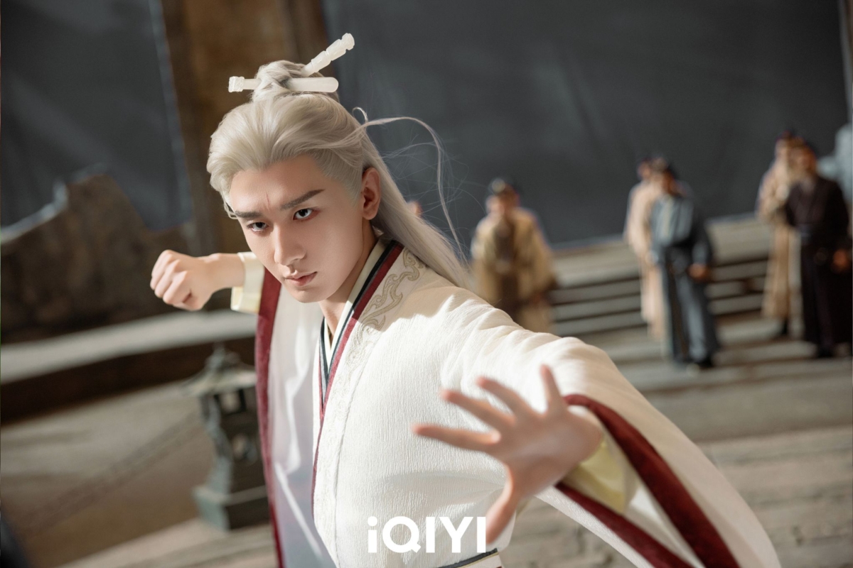 《赴山海》成毅在劇中分飾兩角