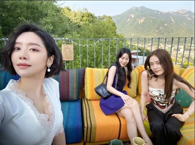 金赫拉、林智妍、車珠英是南韓演藝圈當中的好閨蜜。