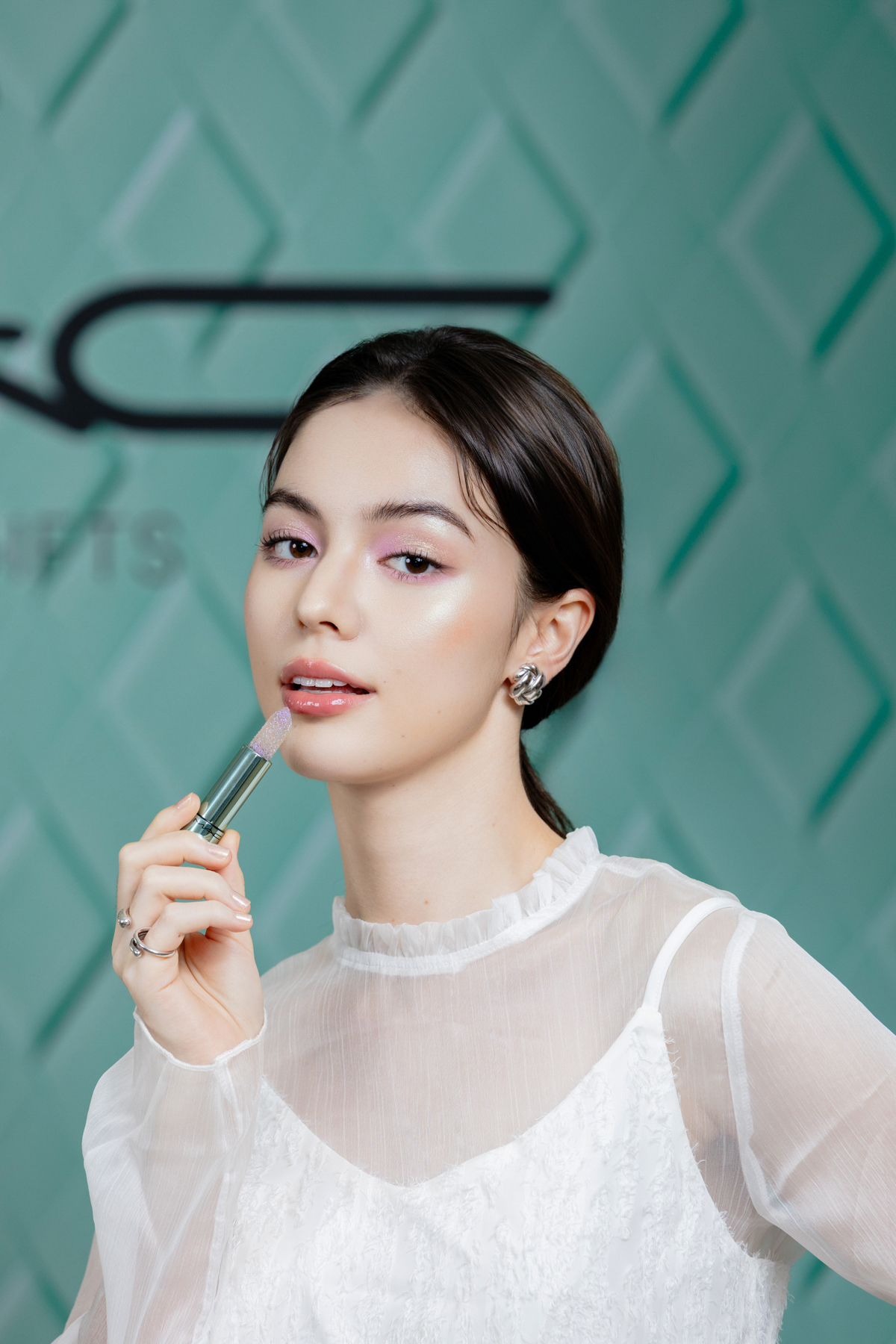 M·A·C 放閃唇膏 晶透光感唇油棒,NT$900