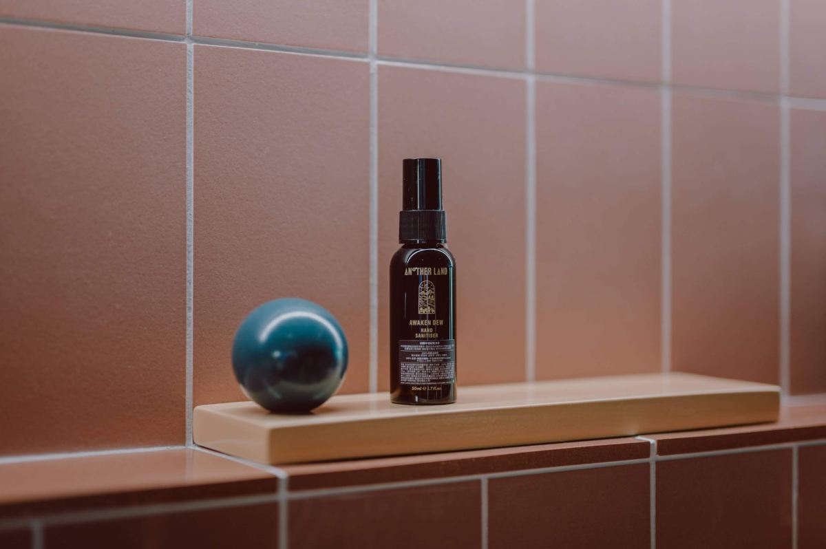 旅用&居家必備「質感洗手好物」推薦01:ANOTHER LAND 微醺半世紀 乾洗手 50ml,NT$420