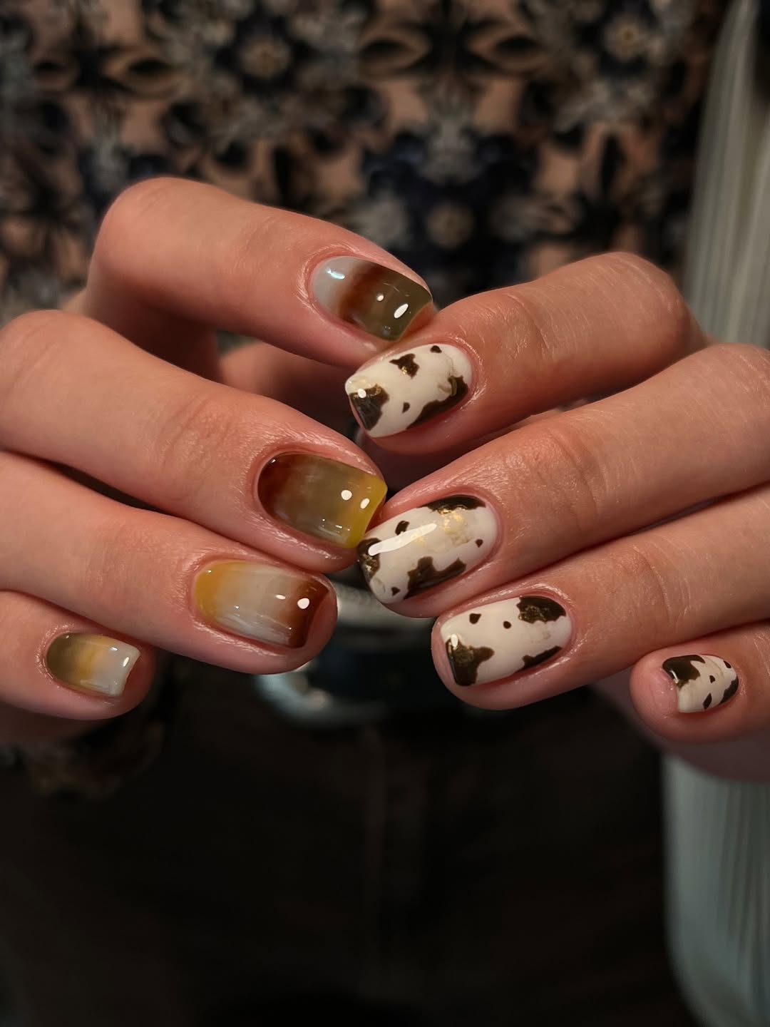 溫暖棕色乳牛紋