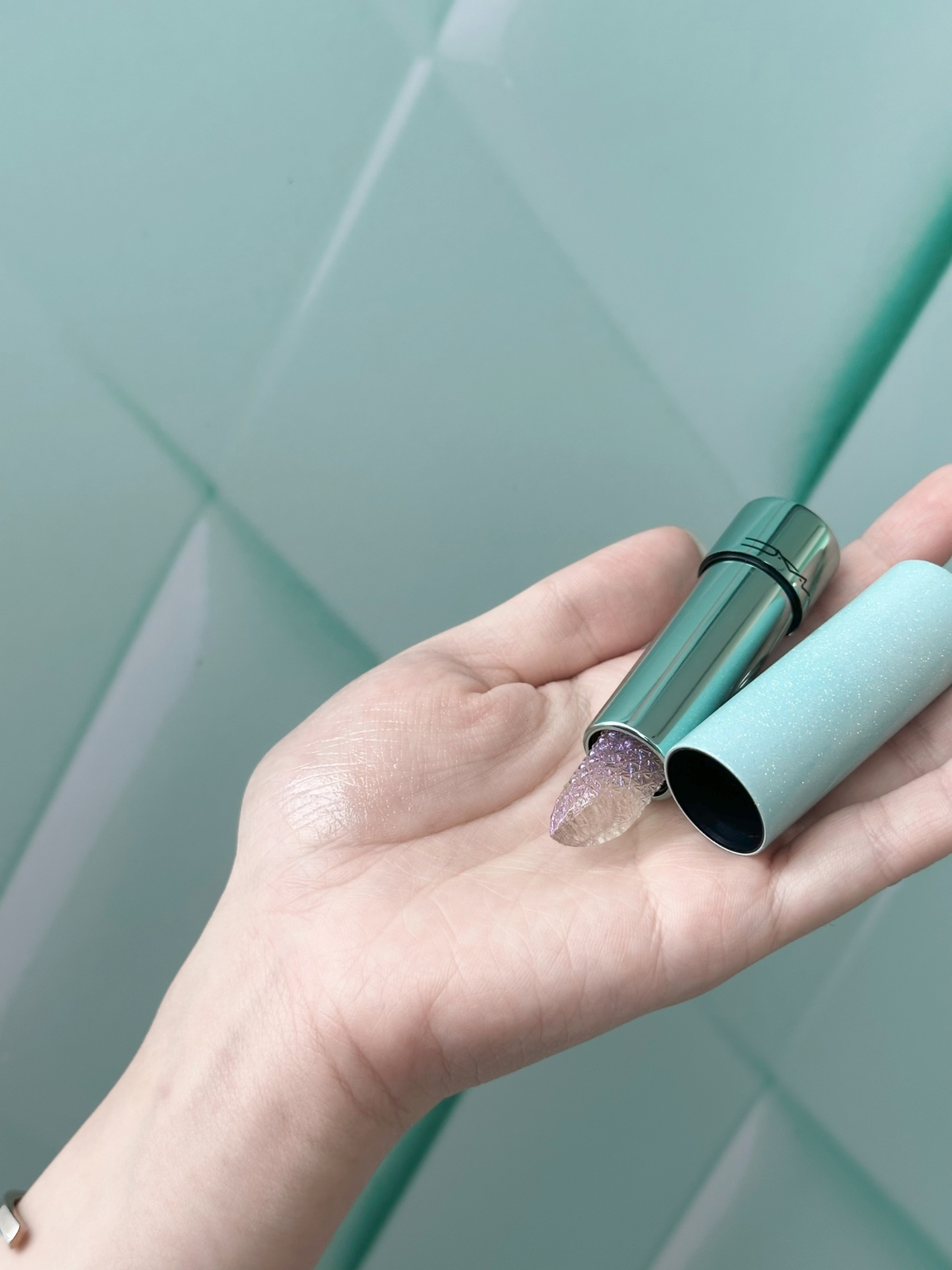 M·A·C 放閃唇膏 晶透光感唇油棒,NT$900