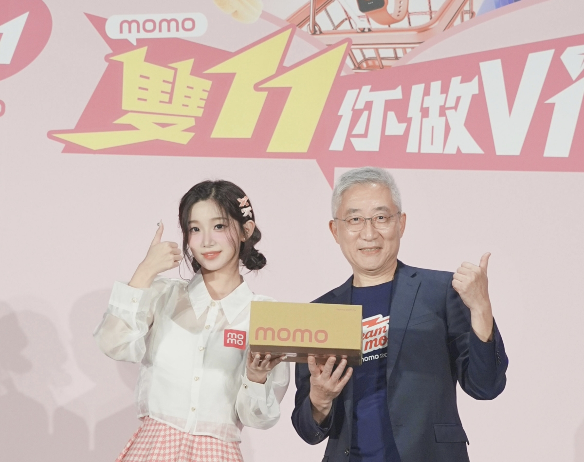 李珠珢擔任2025 momo雙11活動大使，28日驚喜現身記者會，以俏麗造型化身網購VIP領隊