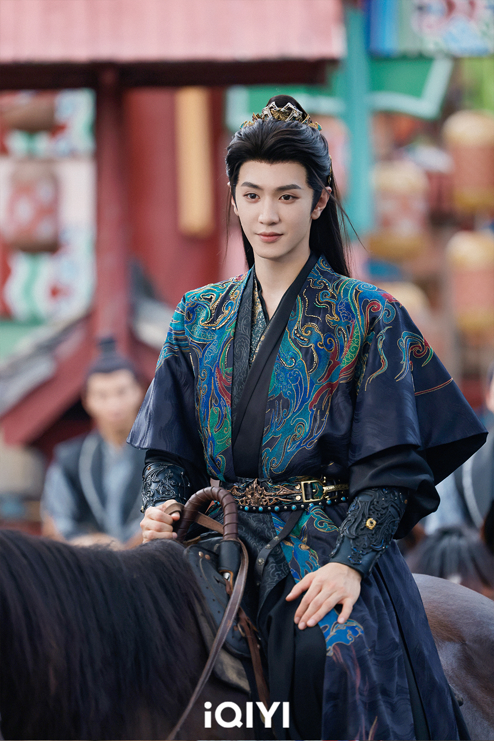 《一笑隨歌》狂練單手上馬帥氣爆棚李沁讚太敬業