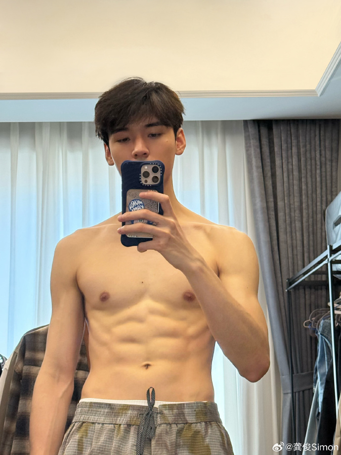 龔俊身材未免好得太過分啦！