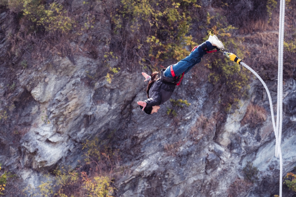 葉舒華喜歡玩高空彈跳,動作優美如同仙女下凡