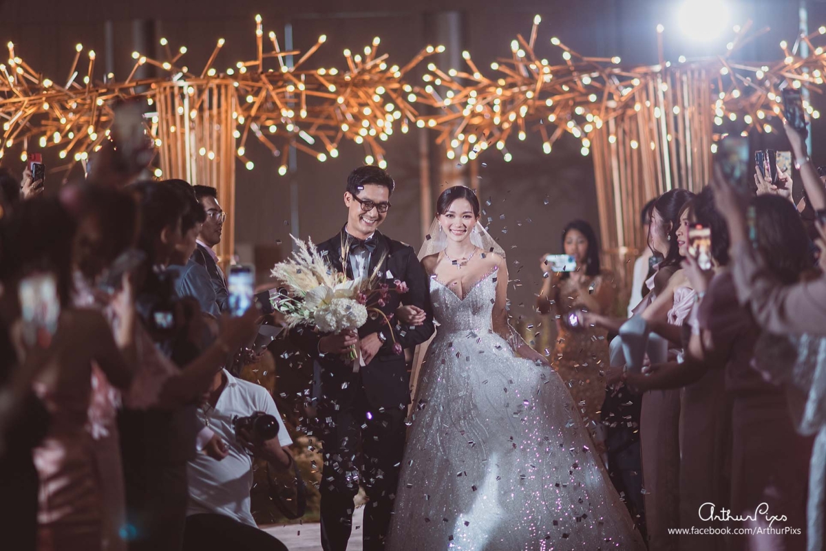 蘇格拉瓦·卡那諾與圈外人妻子Vikki婚禮盛大隆重。