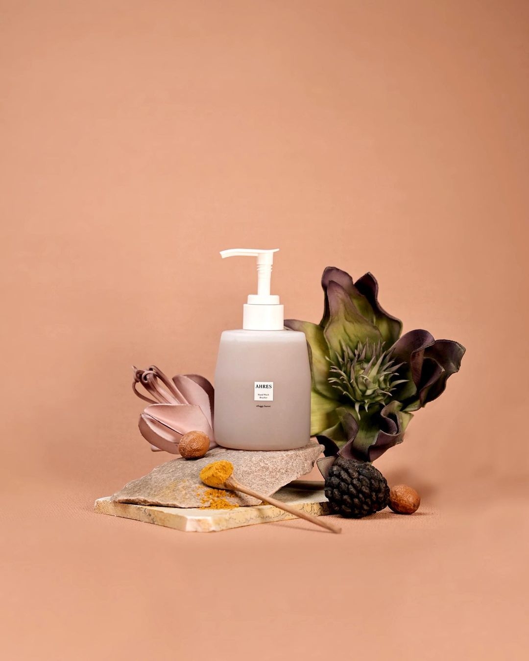 旅用&居家必備「質感洗手好物」推薦05:AHRES 磨砂洗手露 310ml,NT$1,000