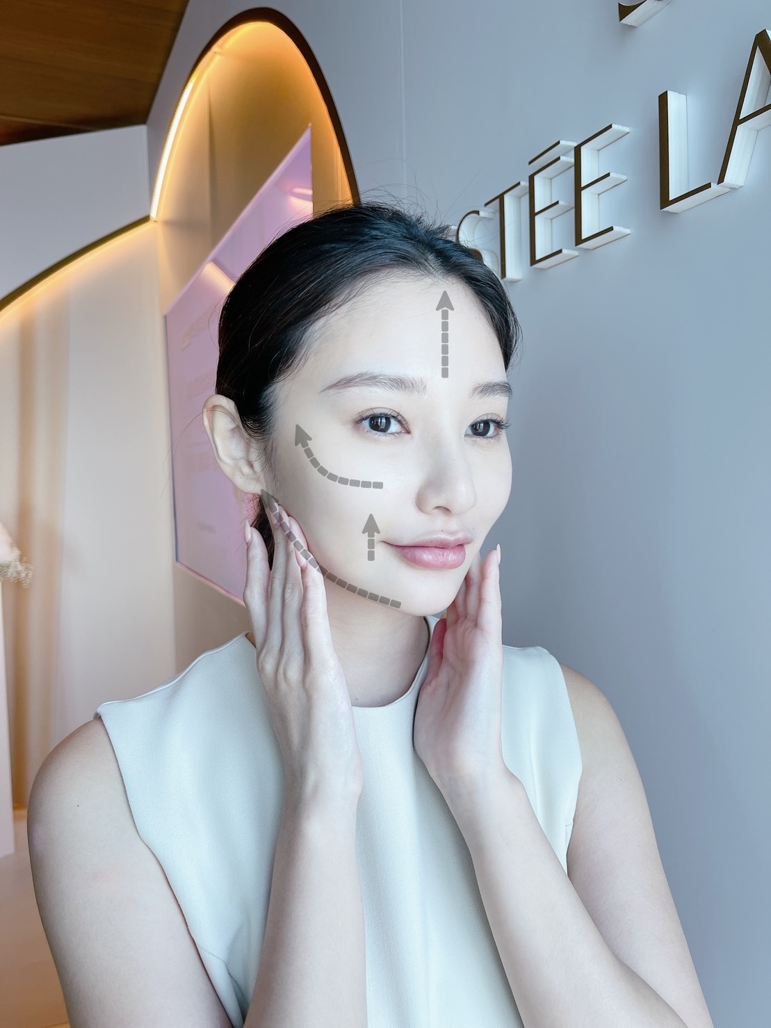 雅詩蘭黛年輕無敵膠原霜按摩步驟