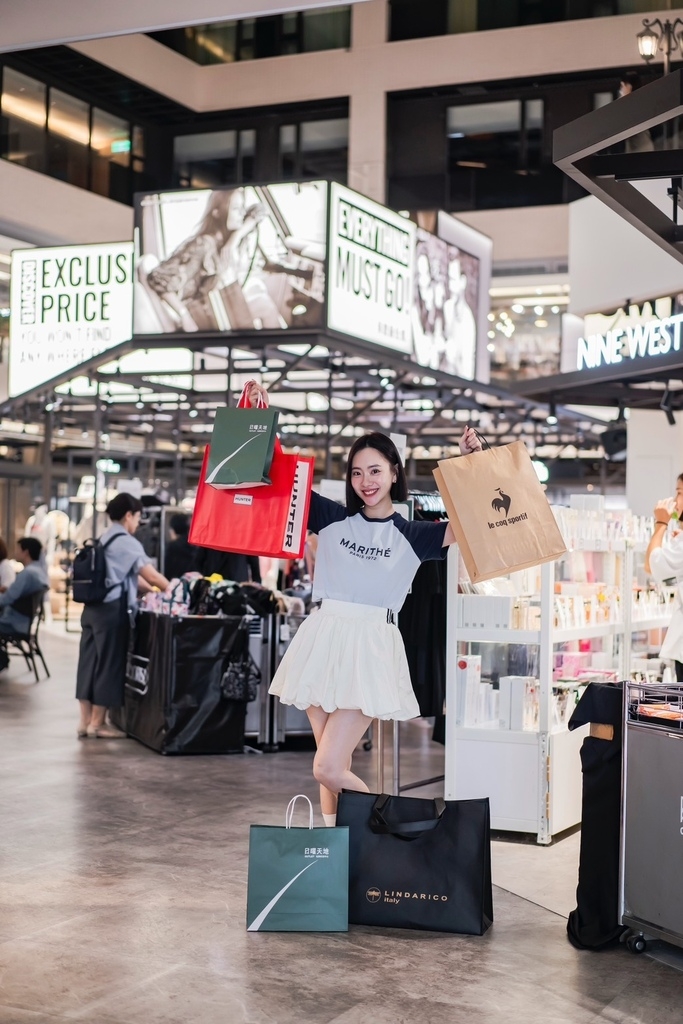 ▲由 質感 甜美 的穿 搭特 派 員 Linda カフ ェ巡 リ部落客搶 先曝 光! 眾多 歐系 名 品 服 飾、 全面 下殺 2 折起