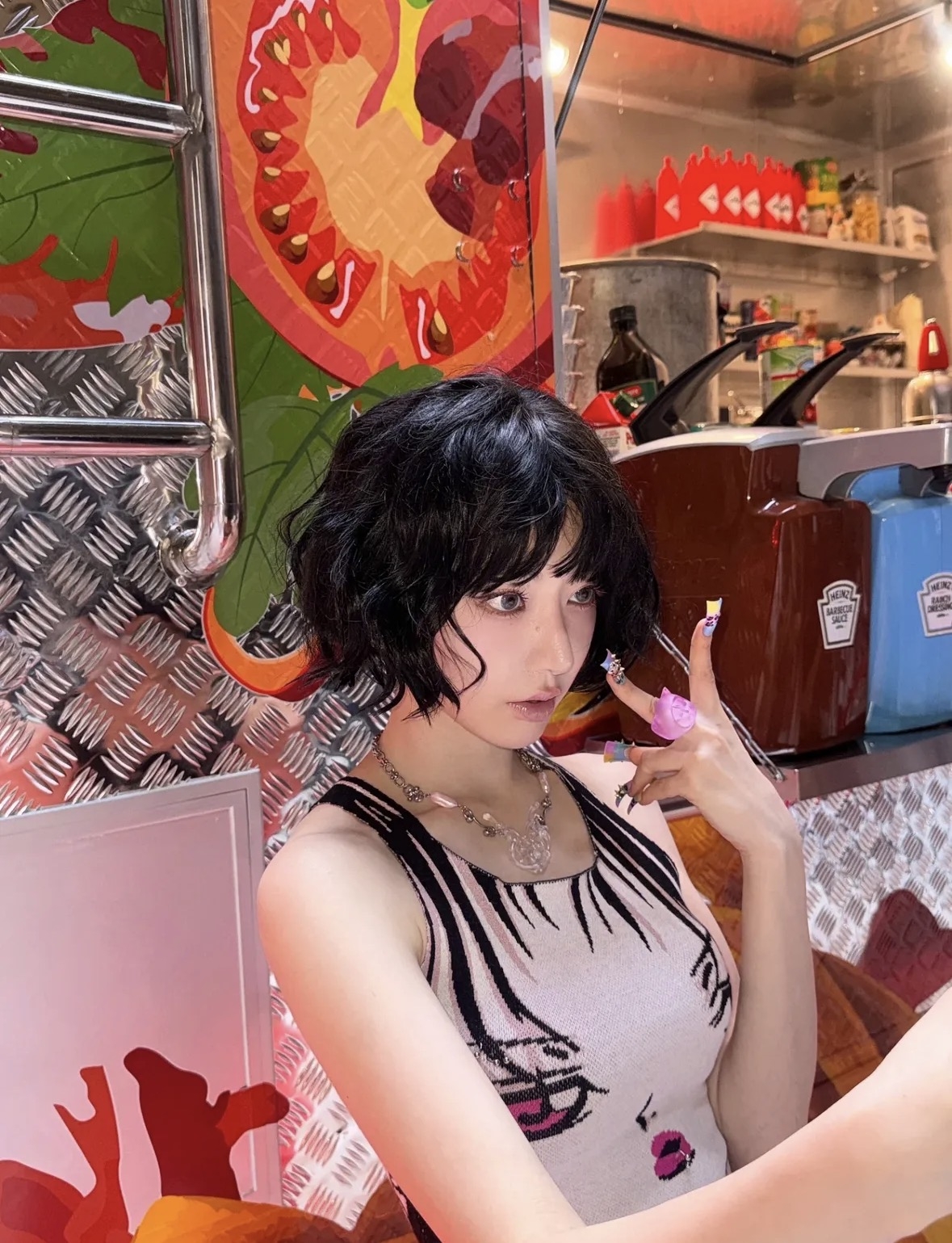 櫻花一頭捲翹短髮，可愛又俏皮！