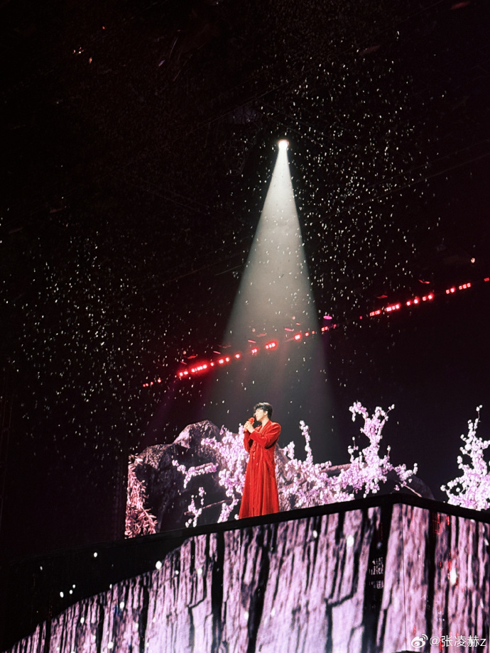 劉宇寧巡演《黑夜一束光》北京場吸引大批粉絲們朝聖。