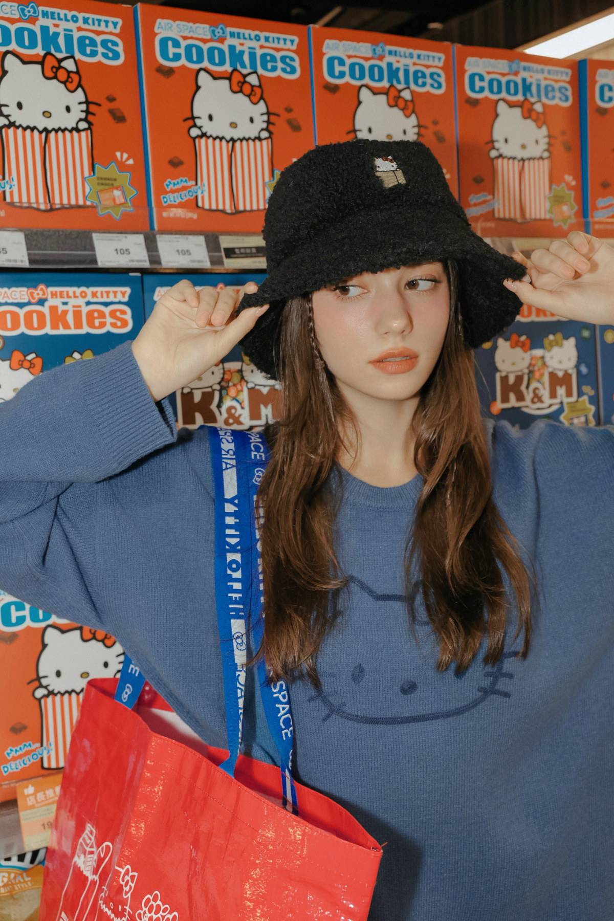 AIR SPACE X Hello Kitty 刺繡圖案羊羔毛漁夫帽，NT$790