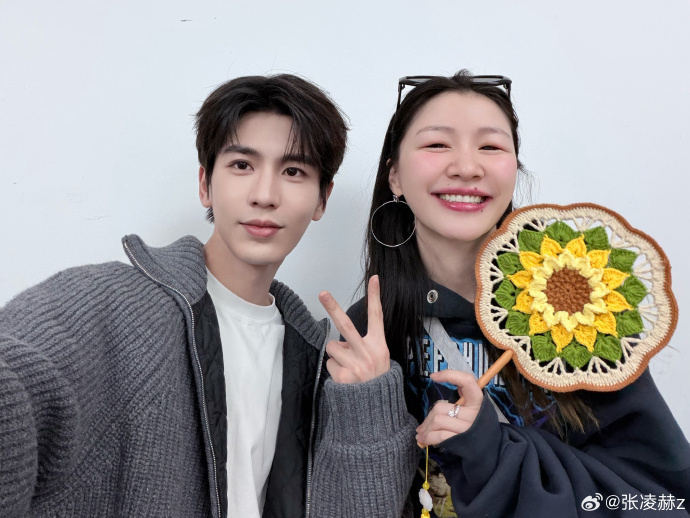 張凌赫、金靖因合作《雲之羽》感情更加親密。