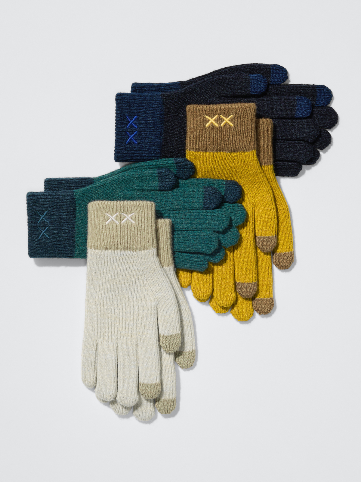 KAWS WINTER HEATTECH 針織手套，NT$590