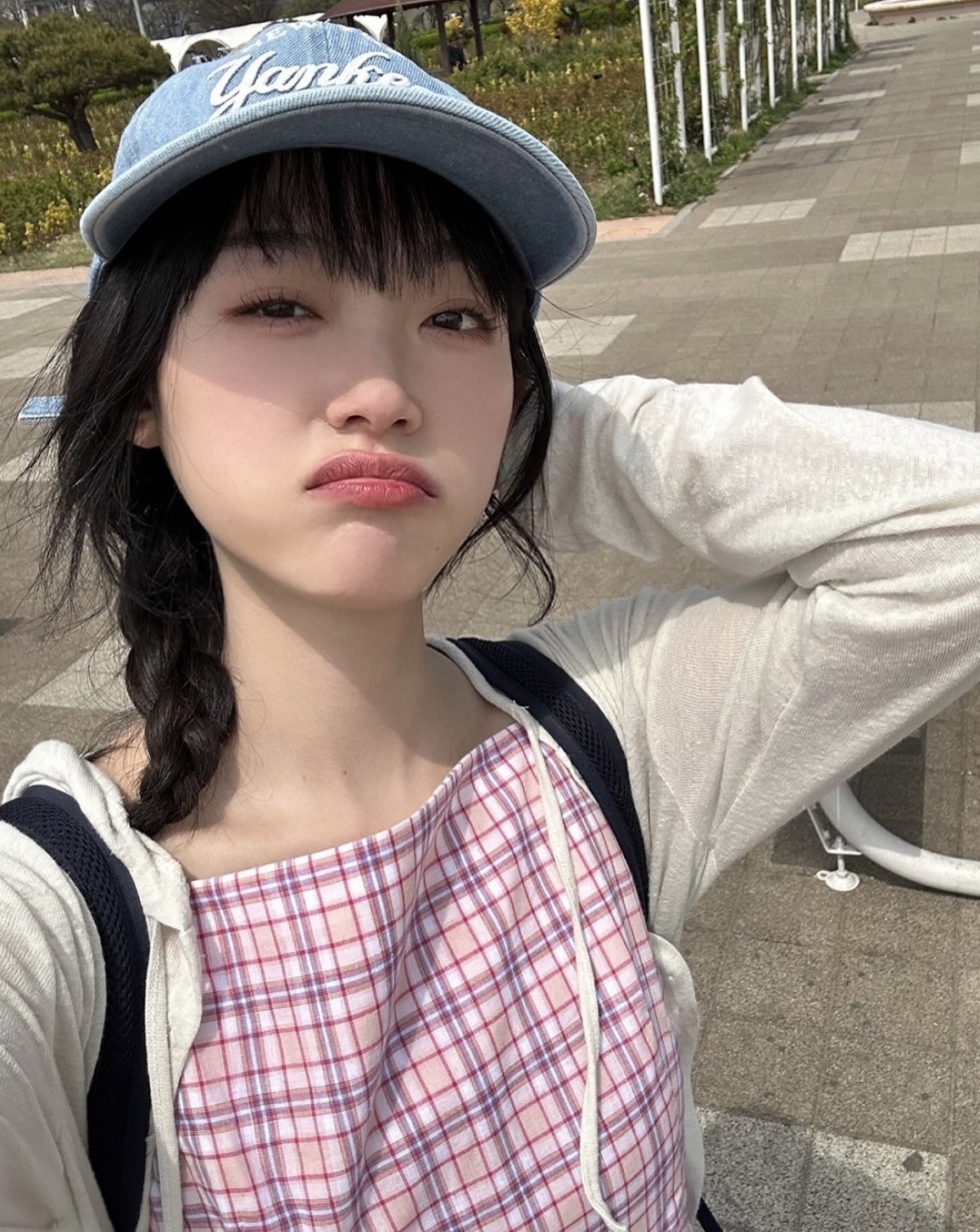 棒球帽的最佳萌感穿搭示範，就是李瑜美！