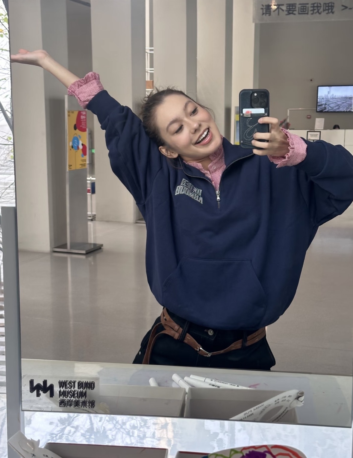 內搭撞色格子襯衫，青春又不失時髦感！