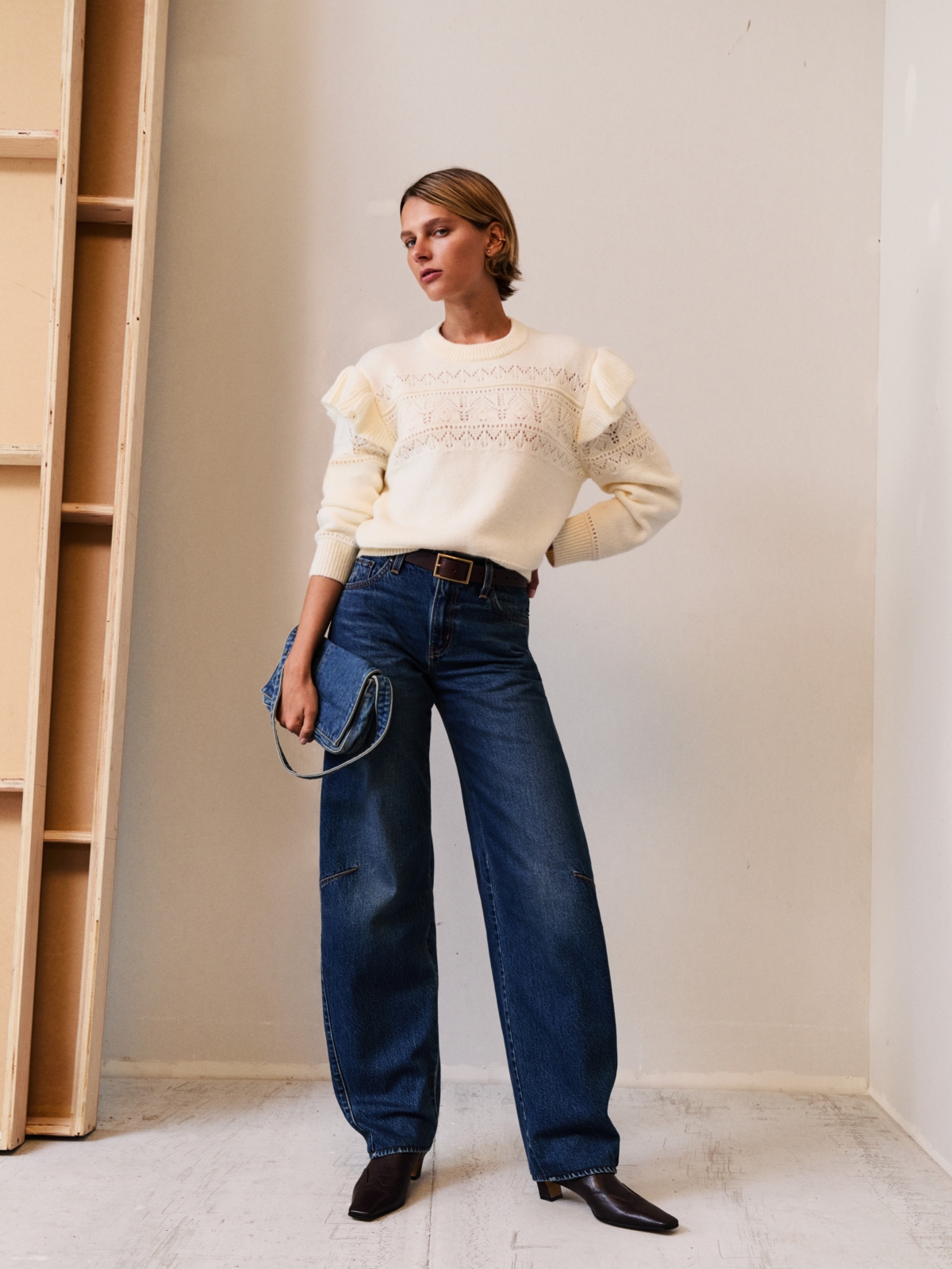 Levi’s® 以慵懶率性的剪裁手法推出 Baggy Dad Barrel 中腰繭型丹寧褲