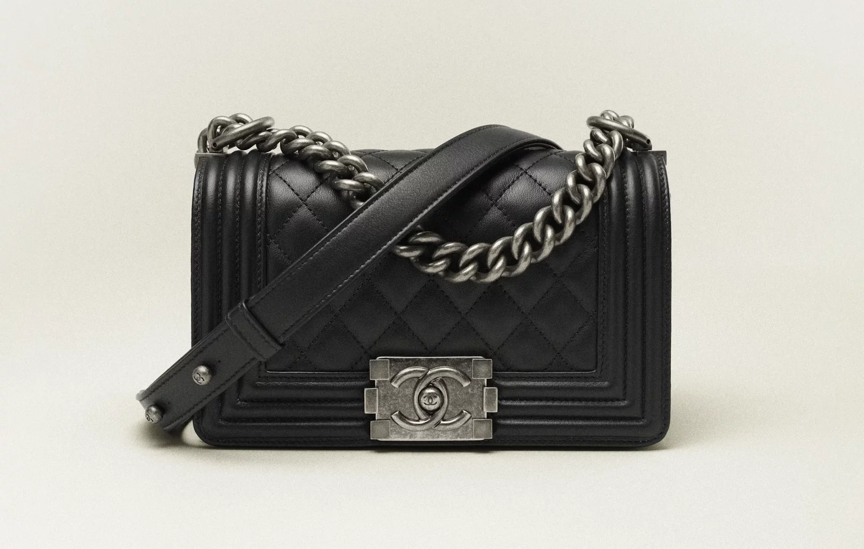 BOY CHANEL 小型口蓋包，NT$ 217,900
