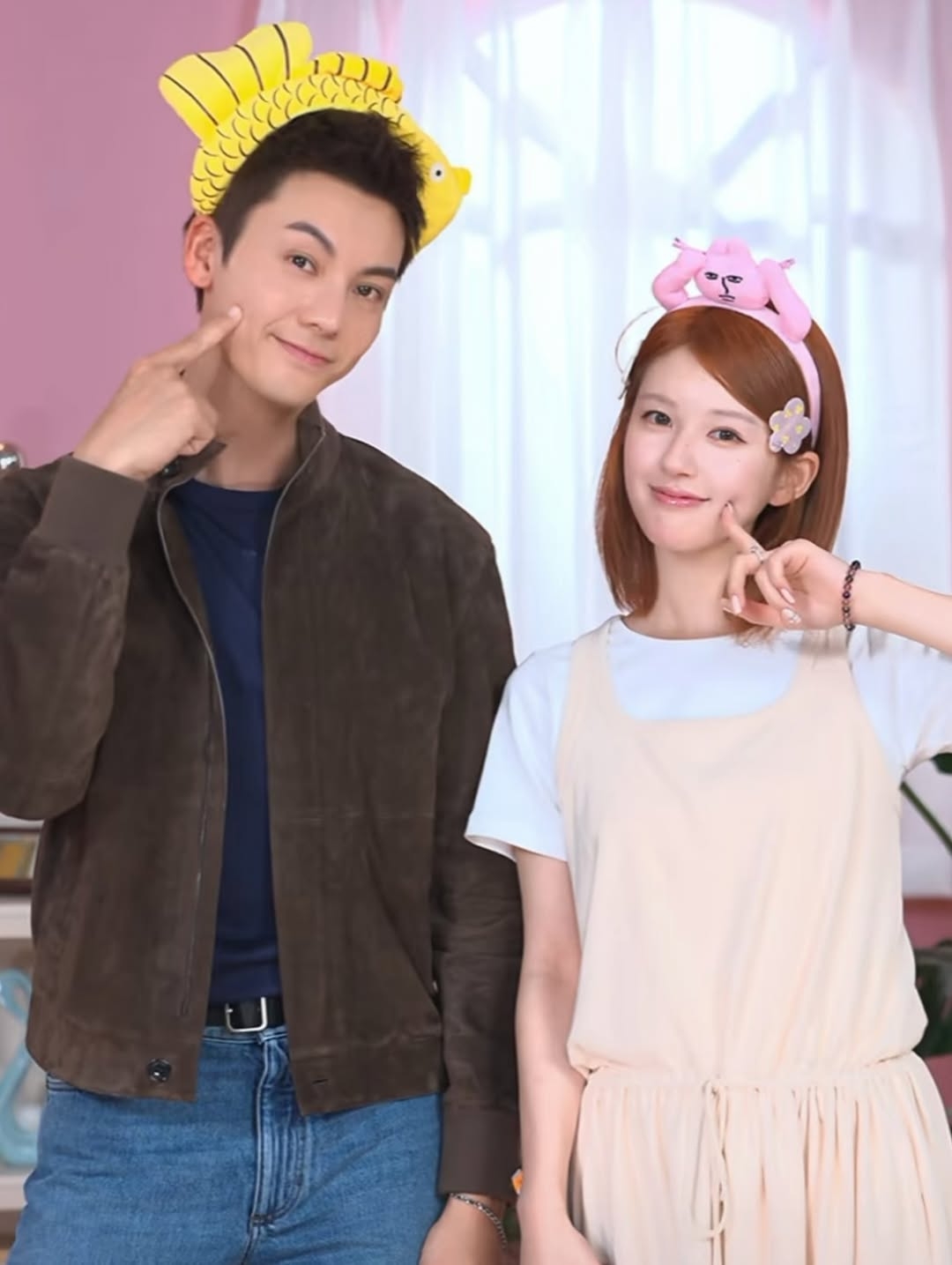 趙露思、陳偉霆因《許我耀眼》人氣大漲。