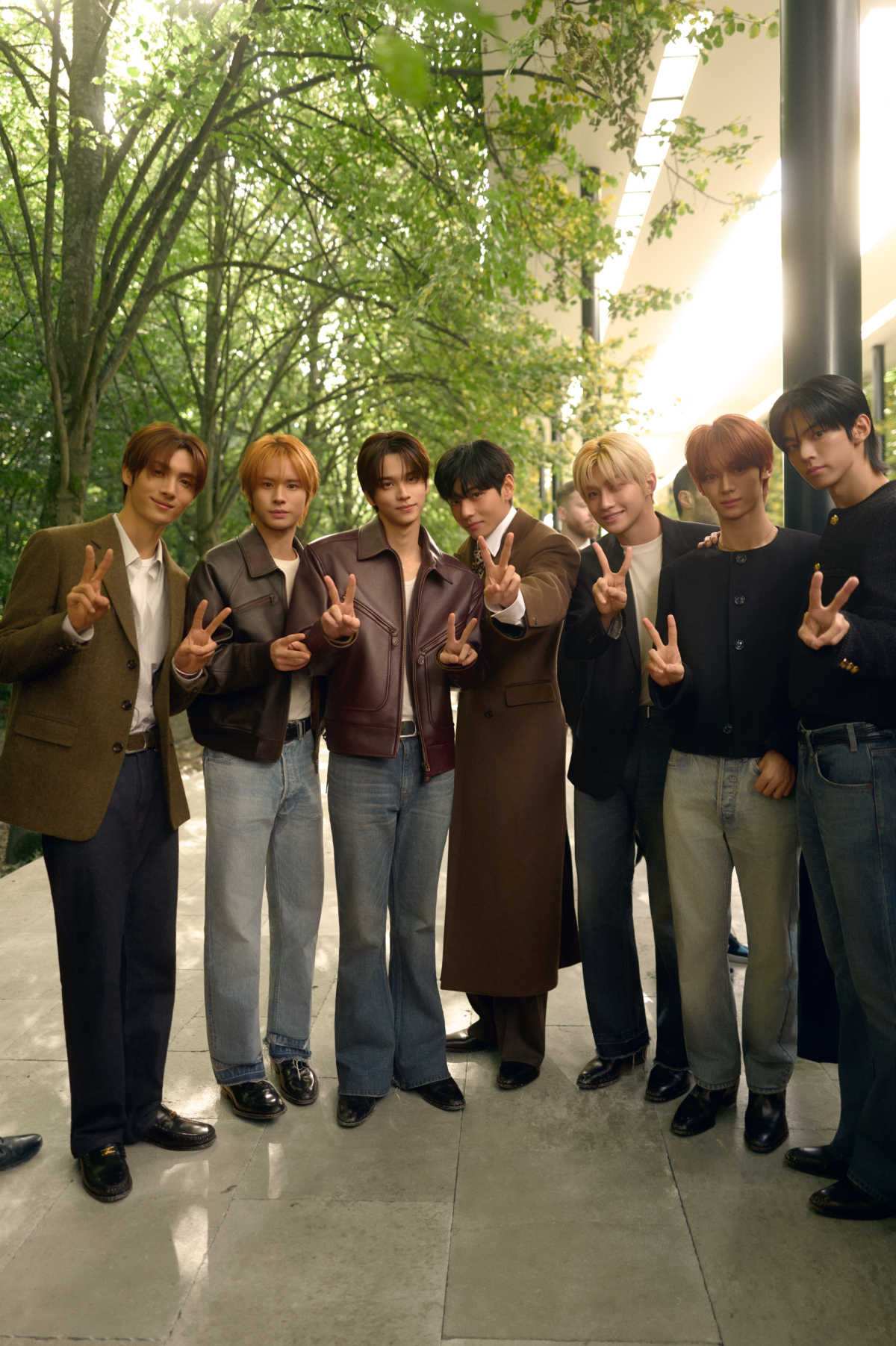 V（金泰亨）& 韓國男團TWS