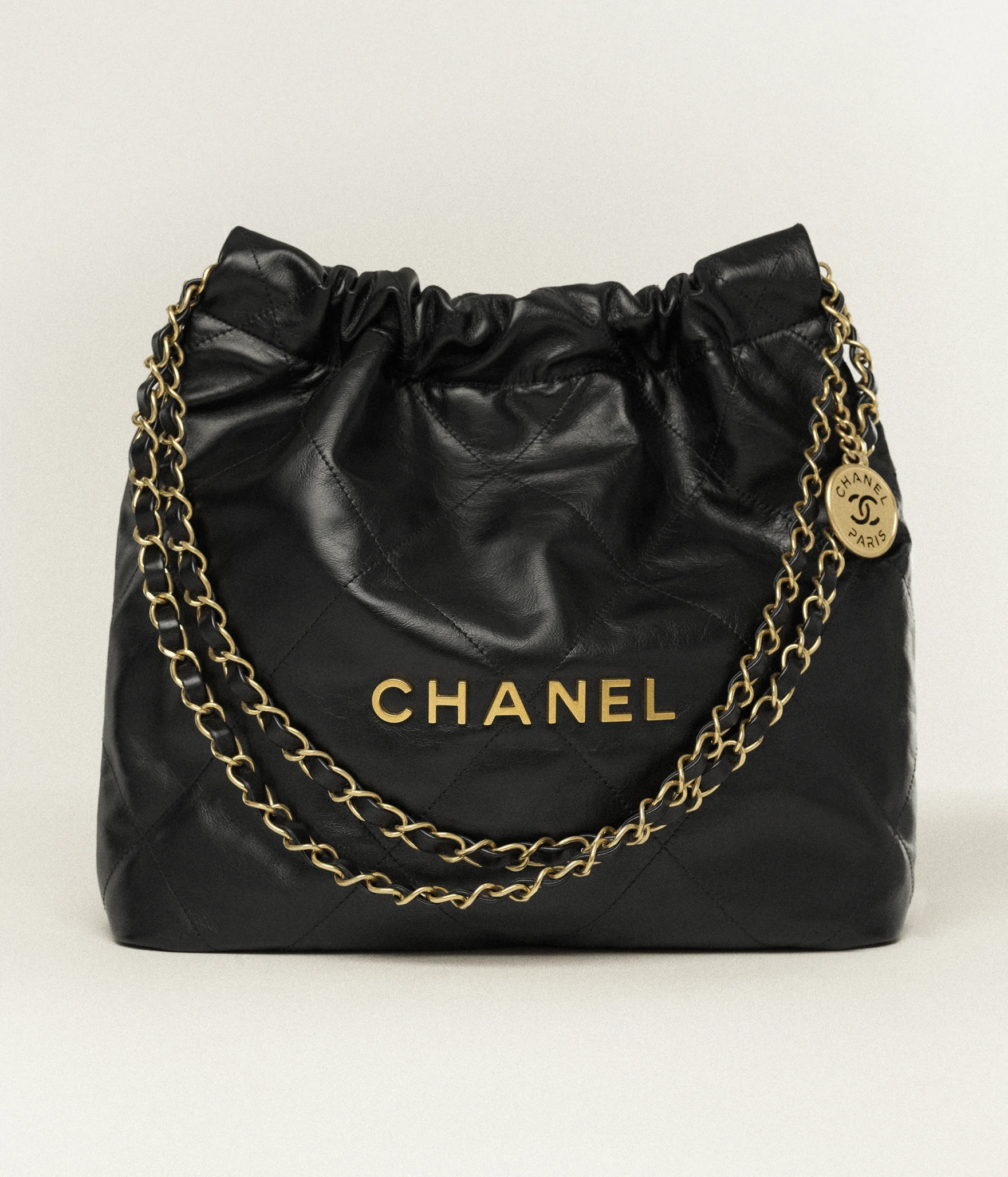 CHANEL 22 小型手提包，NT$ 200,200