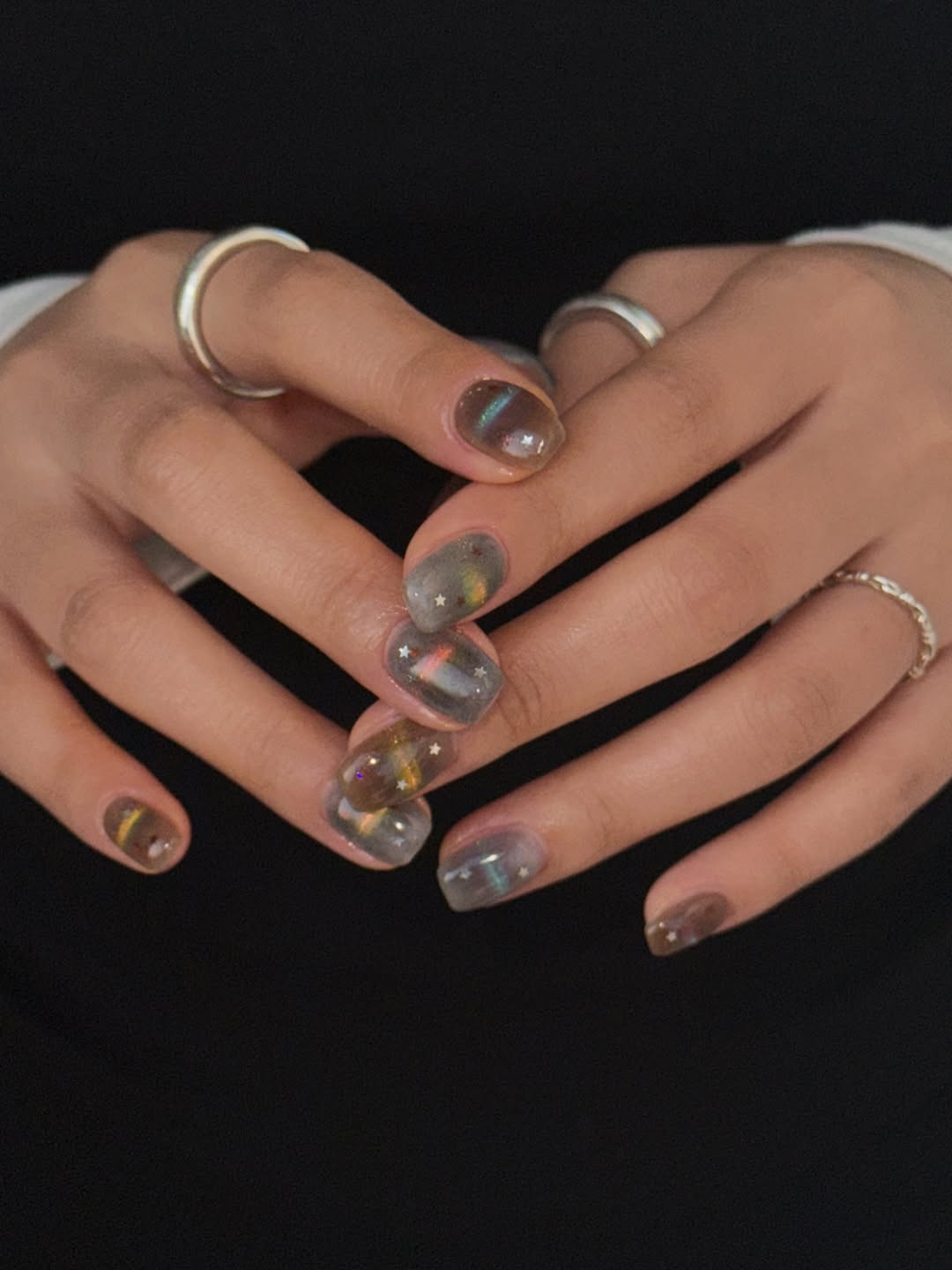 冬日「毛衣感美甲」推薦04：極簡冷淡漸層