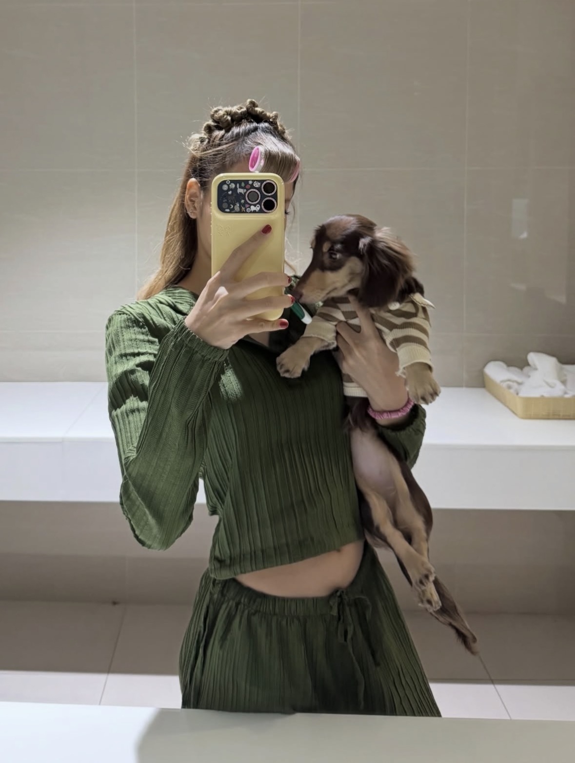 連四閨女的Lisa也加入背貼 DIY 行列！