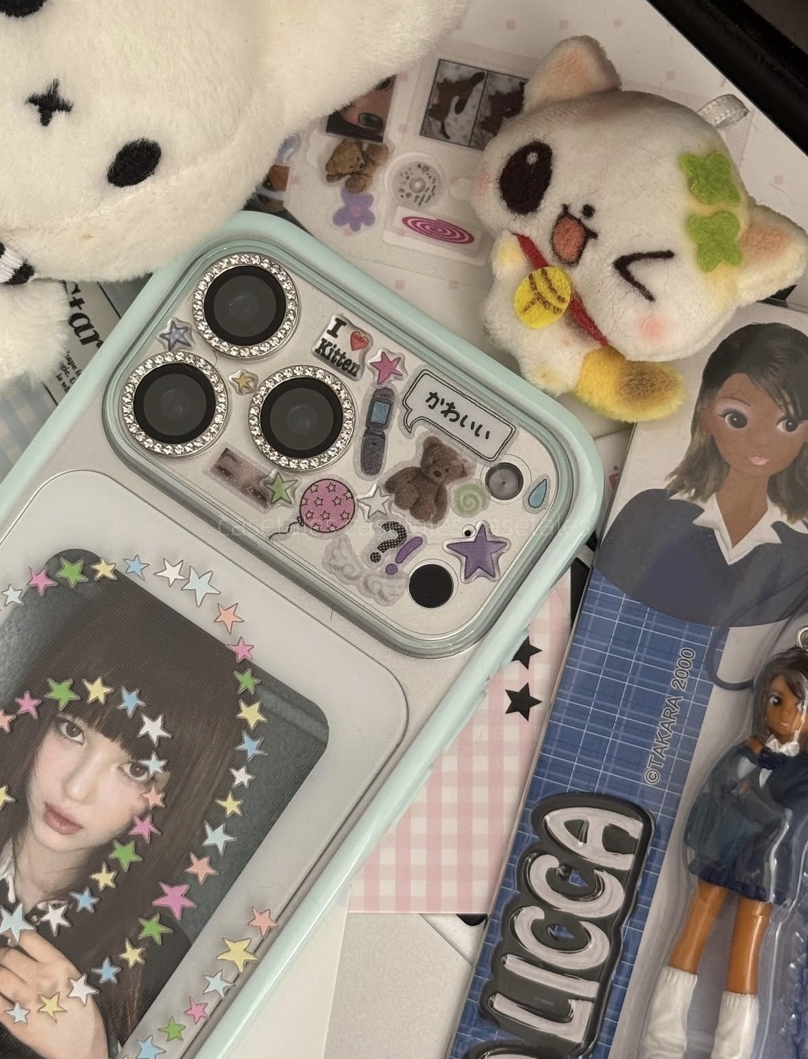 將貼紙錯綜覆蓋，生動又可愛！