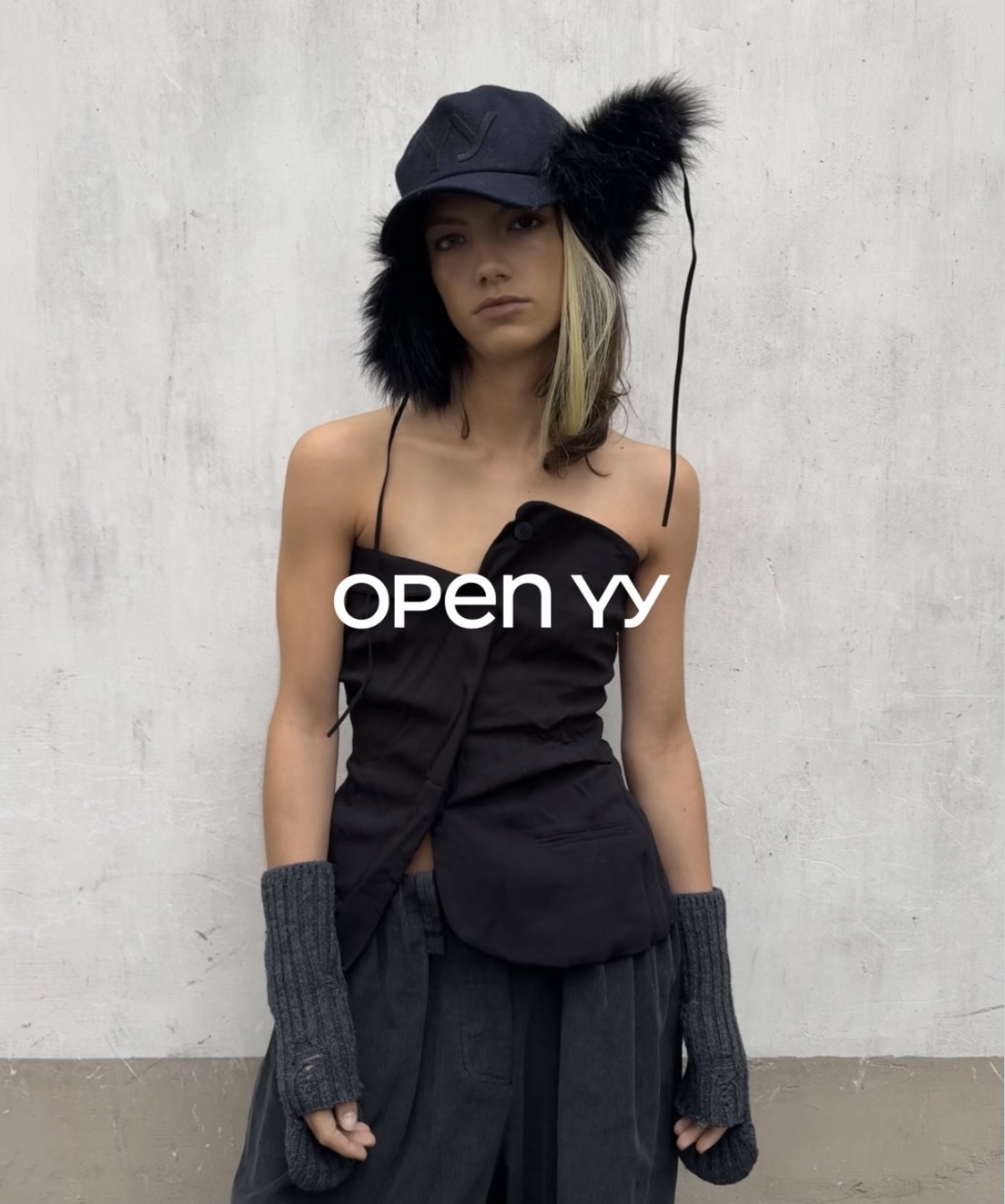 兩側浮誇的遮耳造型，成為OPEN Yy的明星商品！