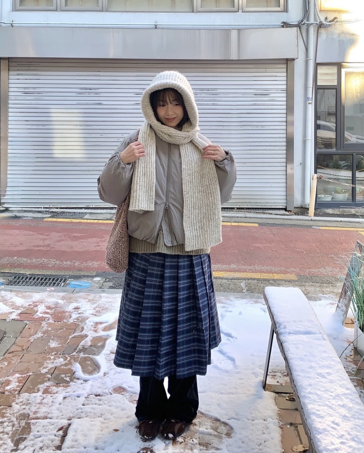 也可以搭配不同元素的半身裙，製造多層次的疊穿日系感！