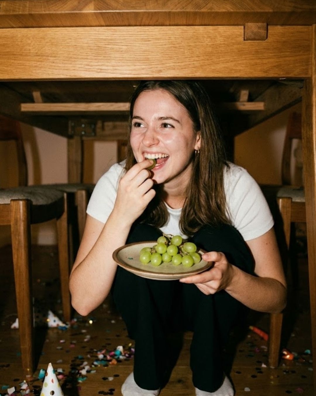 如果無法在時間內吃完葡萄，含在嘴裡或拿在手上也可以。