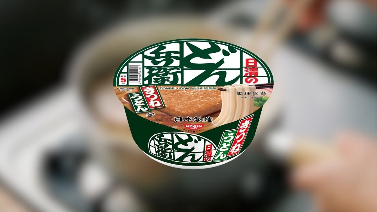 佔據碗面一半、吸飽甘甜柴魚高湯的蓬鬆大豆皮，一口咬下的爆汁幸福感滿滿。