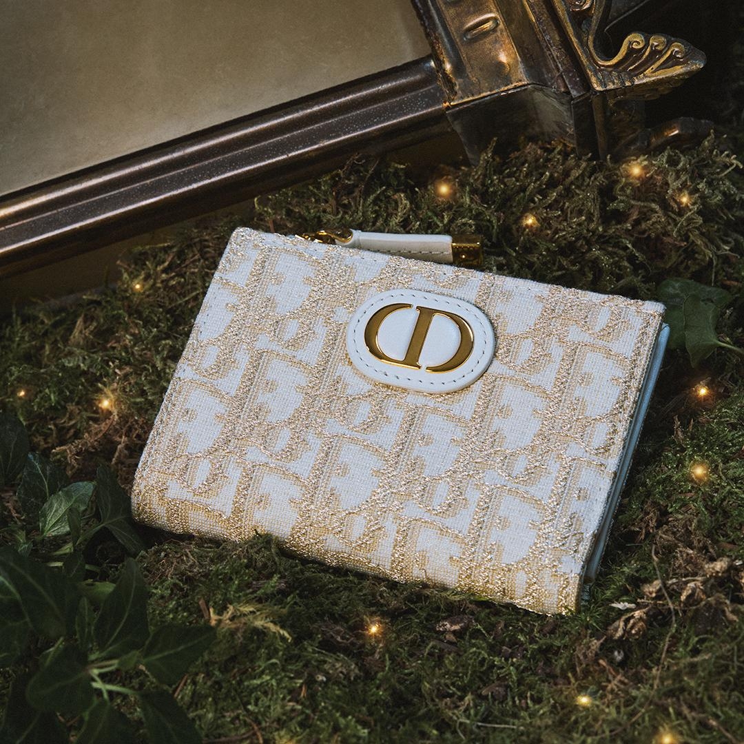 Dior 30 Montaigne Dahlia 錢包，NT$22,500